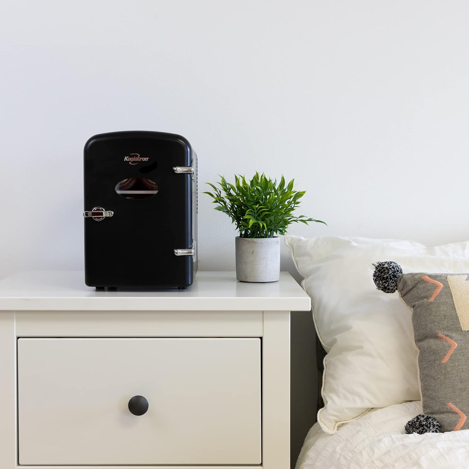 Koolatron Retro 4L 6 Can Portable Mini Fridge Compact Refrigerator for Bedroom (Black)- 4751