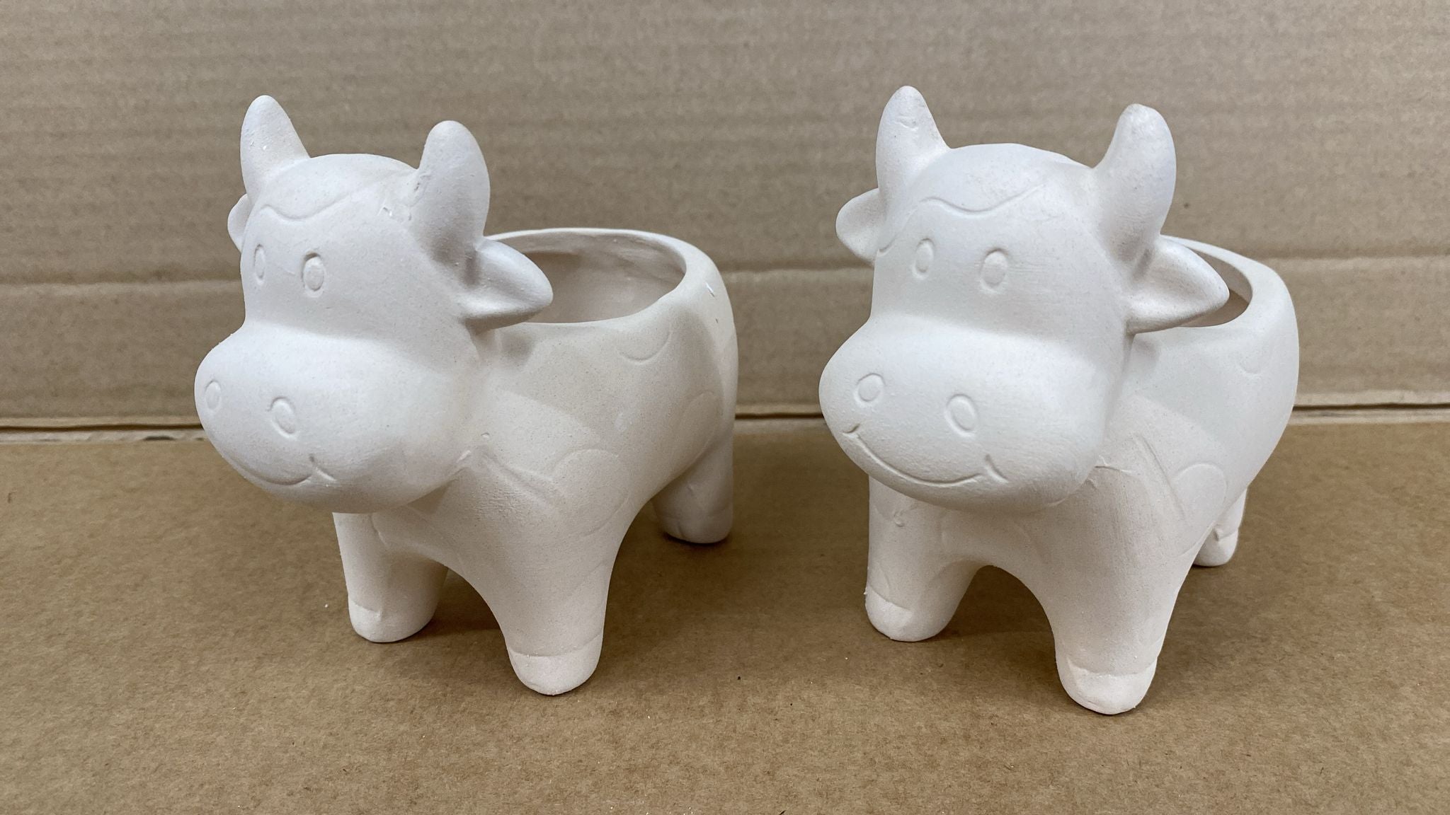 Baker Ross Cow Flower Pots (2 Pieces) Craft Supplies and Craft Kits for Kids-i3. 7137