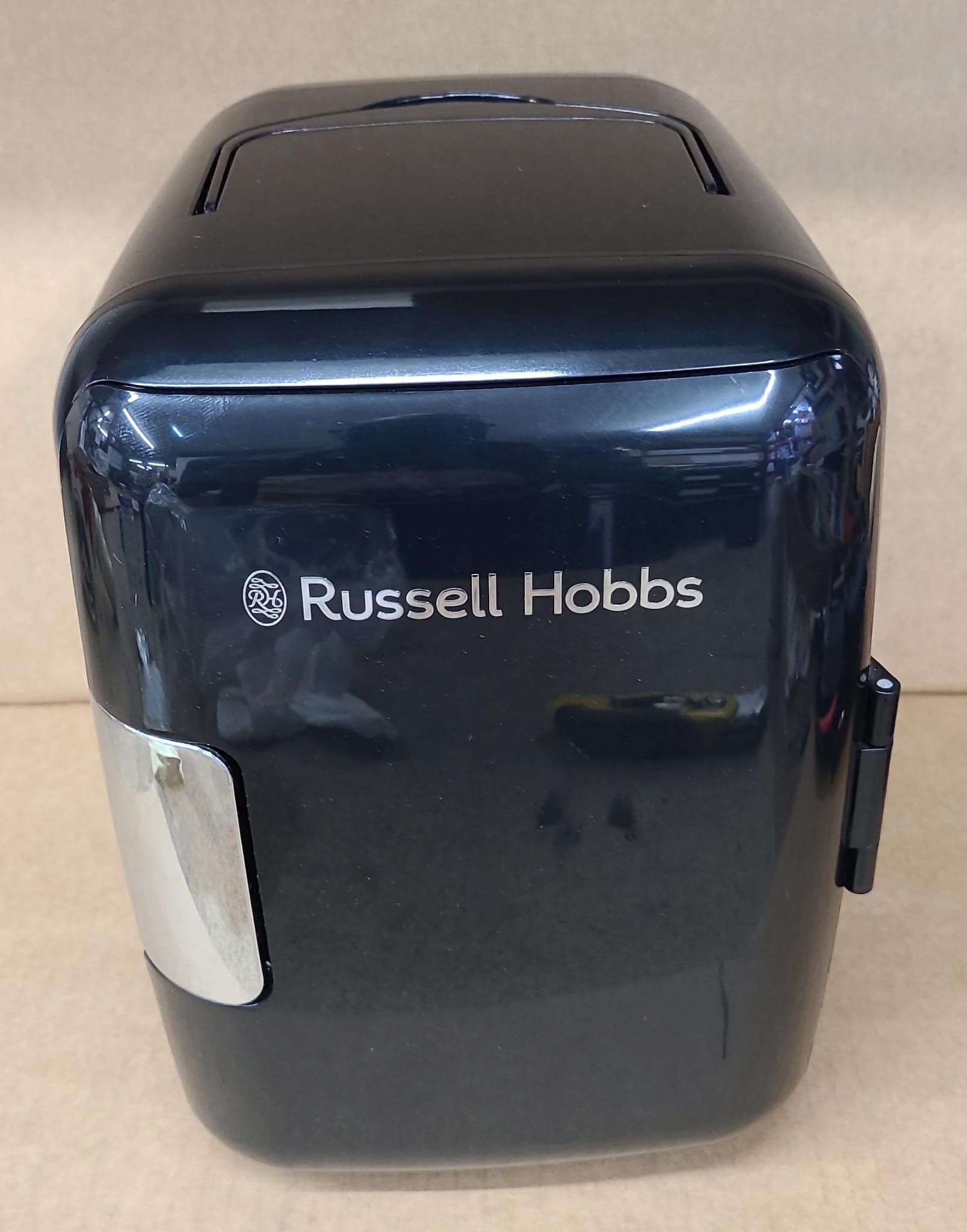 Russell Hobbs Mini Cooler 4L 6 Cans Portable for Drinks and Cosmetics Black - 0752U