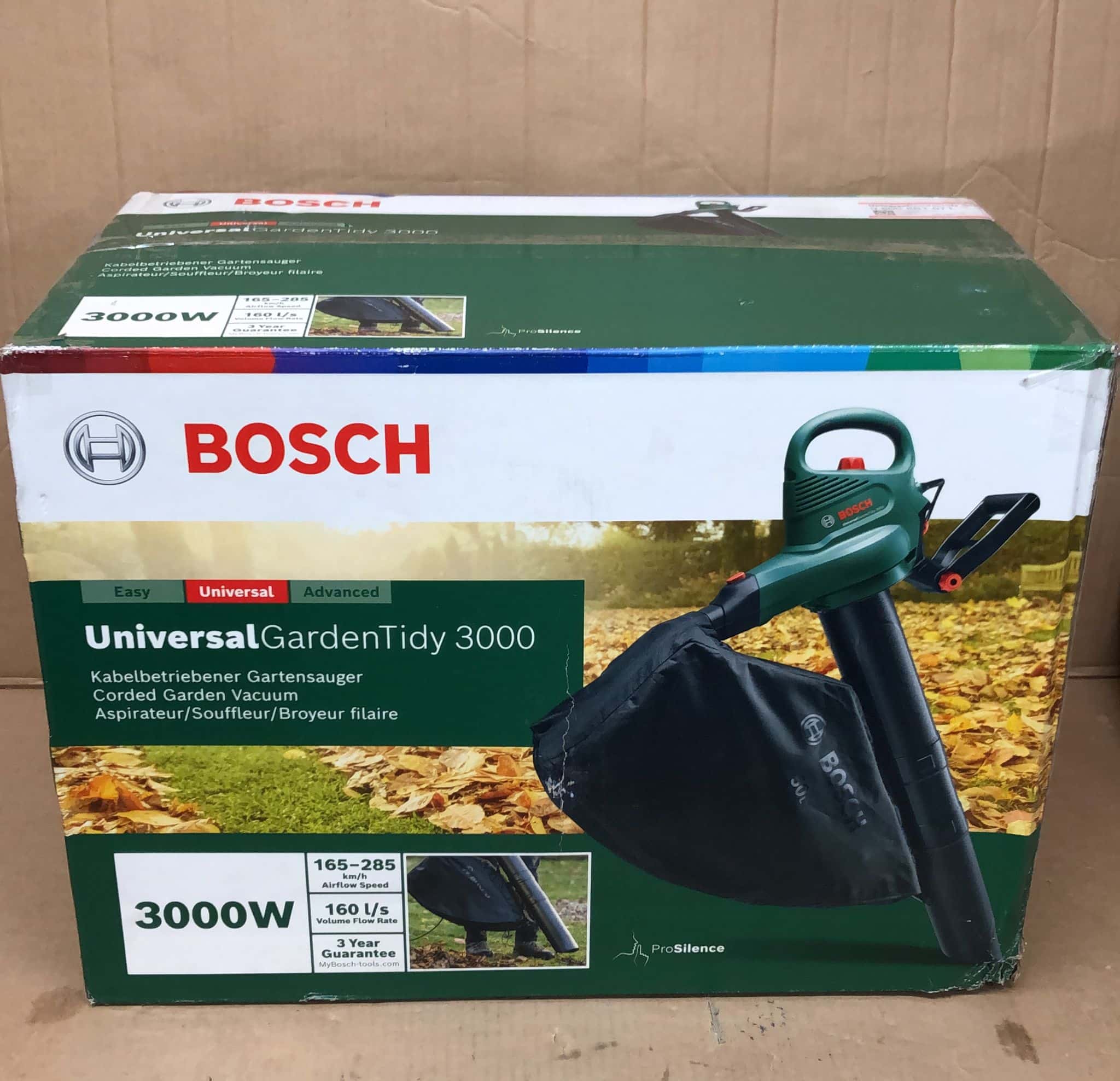 Bosch UniversalGardenTidy 3000 Corded 3000W Mains fed Garden blower & vacuum 3740